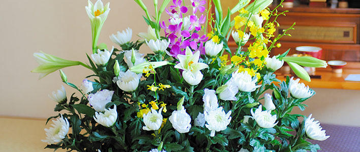 自宅で行われる葬儀に贈りたいお花のマナー：知って得する！？お花や観葉植物を贈る時の役立つアレコレ情報 - ビジネスフラワー