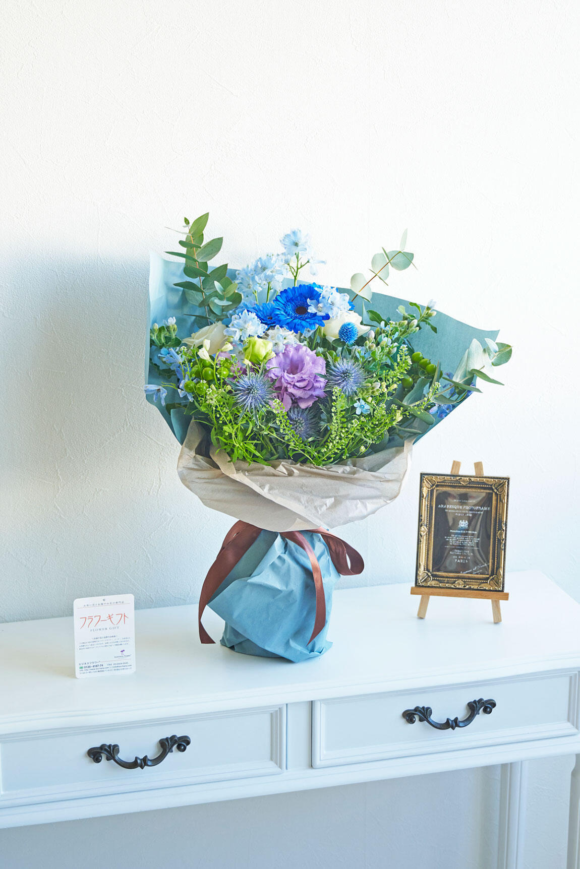 そのまま置いて飾れる自立式の花束・ブーケ　ブルー系（Mサイズ）