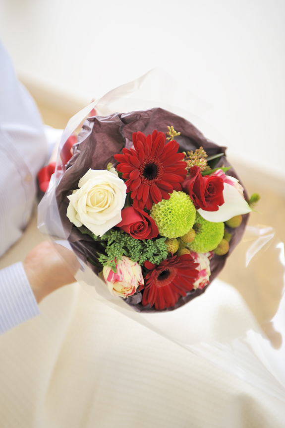 ブーケ Ssサイズ シックモダン系 花束 ブーケ ブーケ 小さめ 開店祝いの花や胡蝶蘭などお祝いの花とフラワーギフトならビジネスフラワー