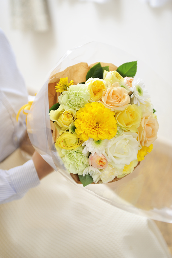 ブーケ Mサイズ カジュアル系 花束 ブーケ ブーケ 小さめ 開店祝いの花や胡蝶蘭などお祝いの花とフラワーギフトならビジネスフラワー ブーケ Mサイズ カジュアル系 花束 ブーケ ブーケ 小さめ 開店祝いの花や胡蝶蘭などお祝いの花とフラワーギフトならビジネスフラワー