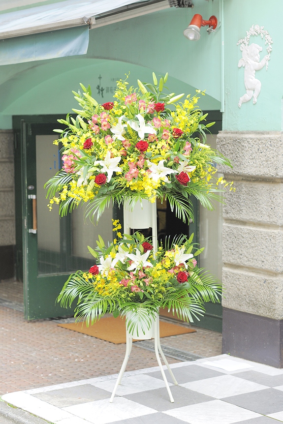 祝い花と供花を販売 ネットの花屋 ビジネスフラワー スタンド花 二段おまかせ 2万円コース