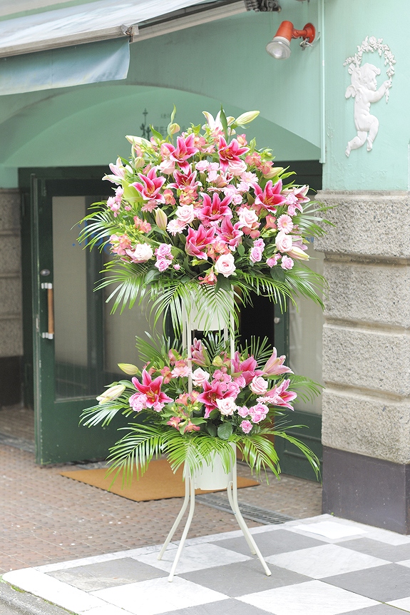 祝い花と供花 ネットの花屋 ビジネスフラワー®｜スタンド花 二段1色指定 2万円コース（ピンク系）