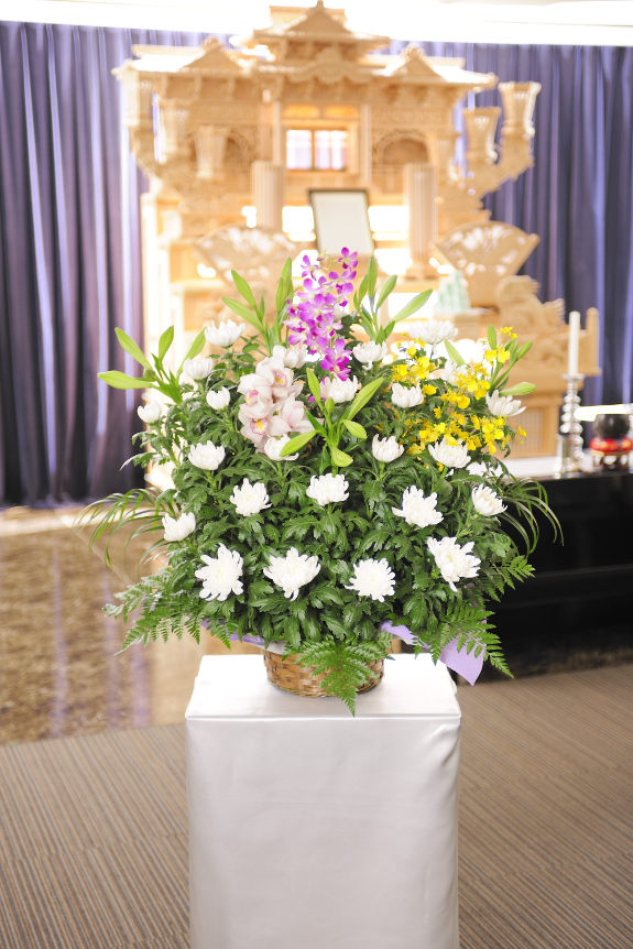 供花アレンジメント 和花 1 5万円コース 供花 供花アレンジメント 開店祝いの花や胡蝶蘭などお祝いの花とフラワーギフトならビジネスフラワー
