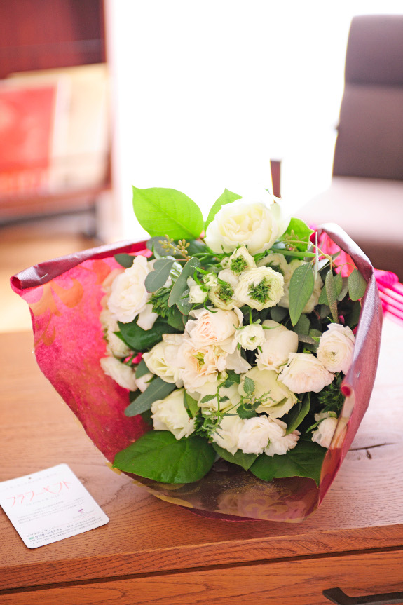 <p>生産者からの産直品を送料無料でお届けしている当店のバラの花束は非常に新鮮です。出荷直前まで管理された良質なバラをお楽しみ頂けます</p>