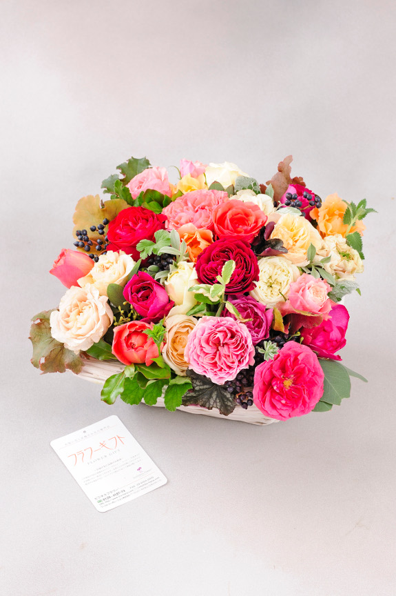 <p>鮮度抜群のお花には【メッセージカード】をお付けしてお届け致しますので、ご注文時に記載する内容のご入力をお忘れないように・・・。</p>