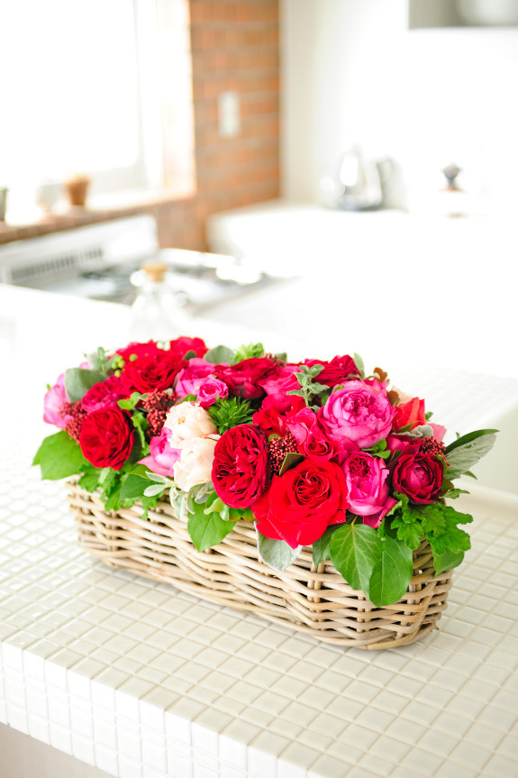 <p>赤いお花はイベント会場を華やかにするお花です。披露宴やパーティー会場、大々的に行われる開店祝いのオープニングイベントなど、場を盛り上げるイベント用のお祝い花としてもおすすめです。</p>