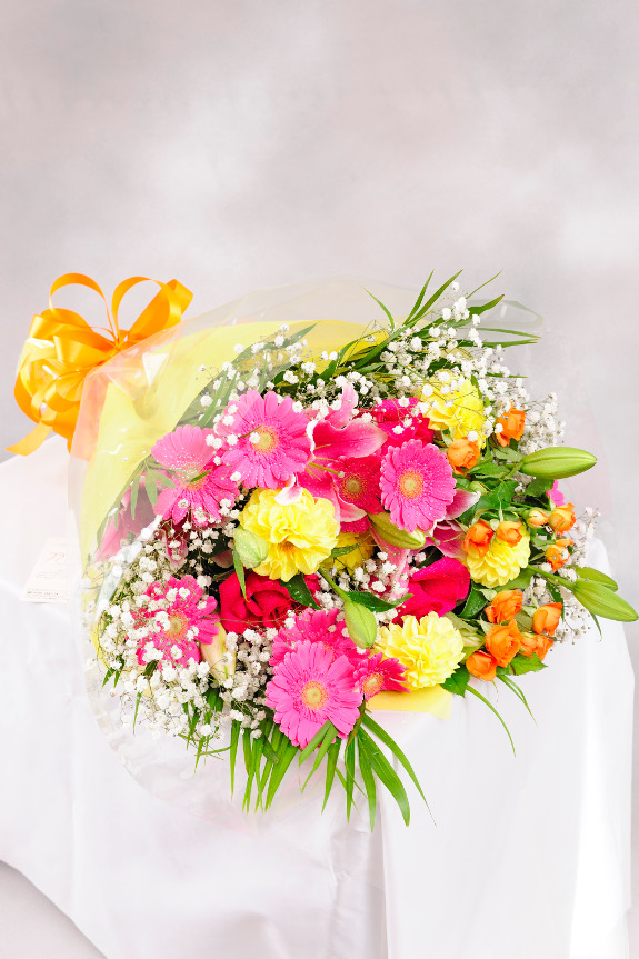 花束 お祝い用 おまかせ Sサイズ 花束 ブーケ 花束 大きめ 開店祝いの花や胡蝶蘭などお祝いの花とフラワーギフトならビジネスフラワー