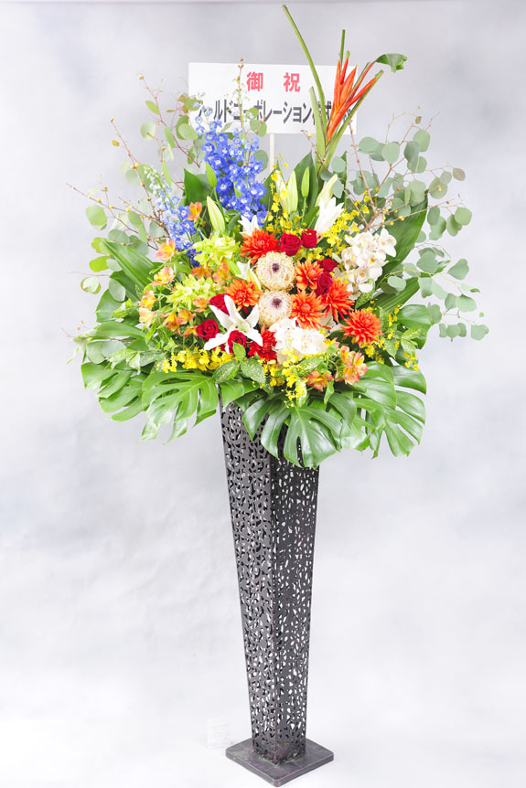 <p>もちろん木札も無料でお付けできます。お祝い事の贈り物に電報・祝電付きスタンド花はオススメです。</p>