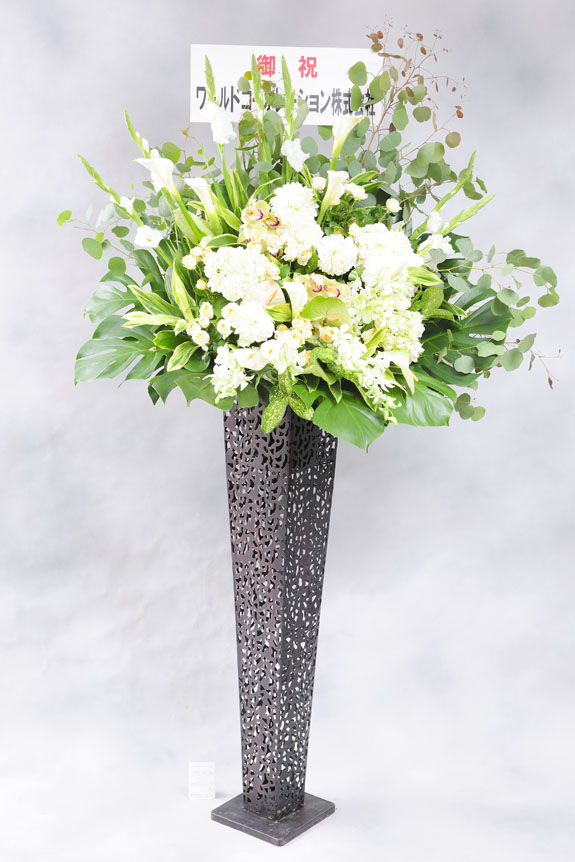 <p>フレッシュグリーン（白×グリーン系）黒ブリキ一段スタンド花にも無料で立札が付きます。</p>