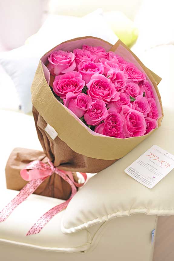 <p>ピンクバラの花束・ブーケはフラワーギフト・贈り物に人気の商品です。</p>