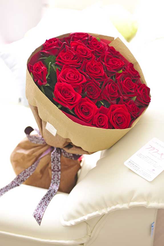 <p>赤バラの花束・ブーケはフラワーギフト・贈り物に人気の商品です。</p>