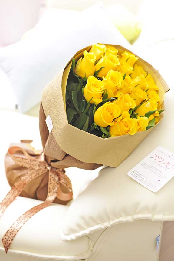 <p>黄色バラの花束・ブーケはフラワーギフト・贈り物に人気の商品です。</p>