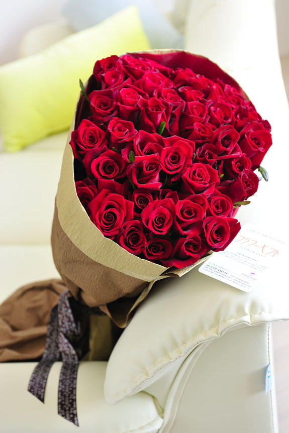 <p>赤バラの花束・ブーケはフラワーギフト・贈り物に人気の商品です。</p>