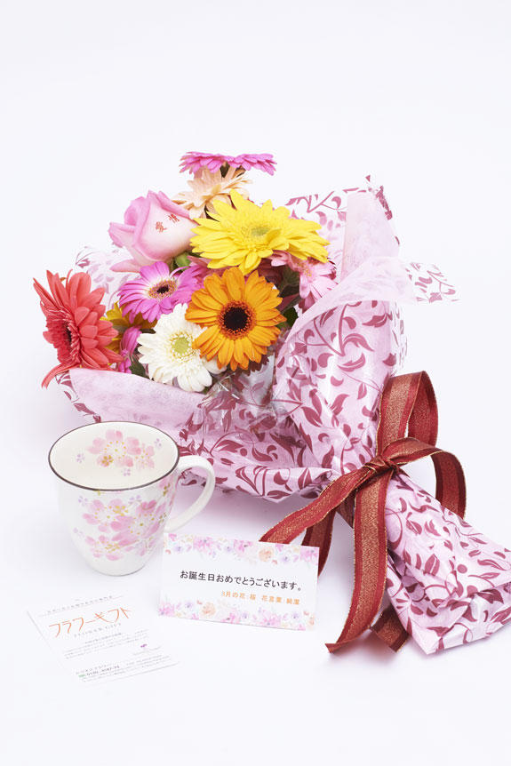 <p>花束（ガーベラ）とコーヒーカップセット（3月）にはメッセージカードをお付けすることが可能です。</p>