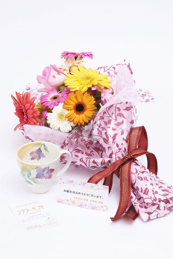 <p>花束（ガーベラ）とコーヒーカップセット（8月）にはメッセージカードをお付けすることが可能です。</p>