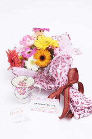 <center>花びらにメッセージを！<br>カップのギフトセット</center><center>5,500円(税込)</center>