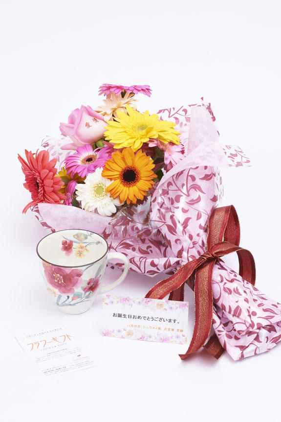 <p>メッセージフラワー（ガーベラの花束）とコーヒーカップセット（11月の誕生日・記念日用）にはメッセージカードをお付けすることが可能です。</p>