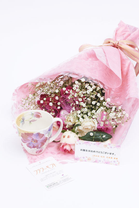 <p>花束（バラ）とコーヒーカップセット（5月）にはメッセージカードをお付けすることが可能です。</p>