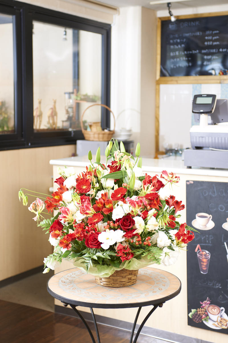 祝い花と供花の販売 ネットの花屋 ビジネスフラワー アレンジメントフラワー アレンジメントフラワーsサイズ 白 赤系 1万円コース