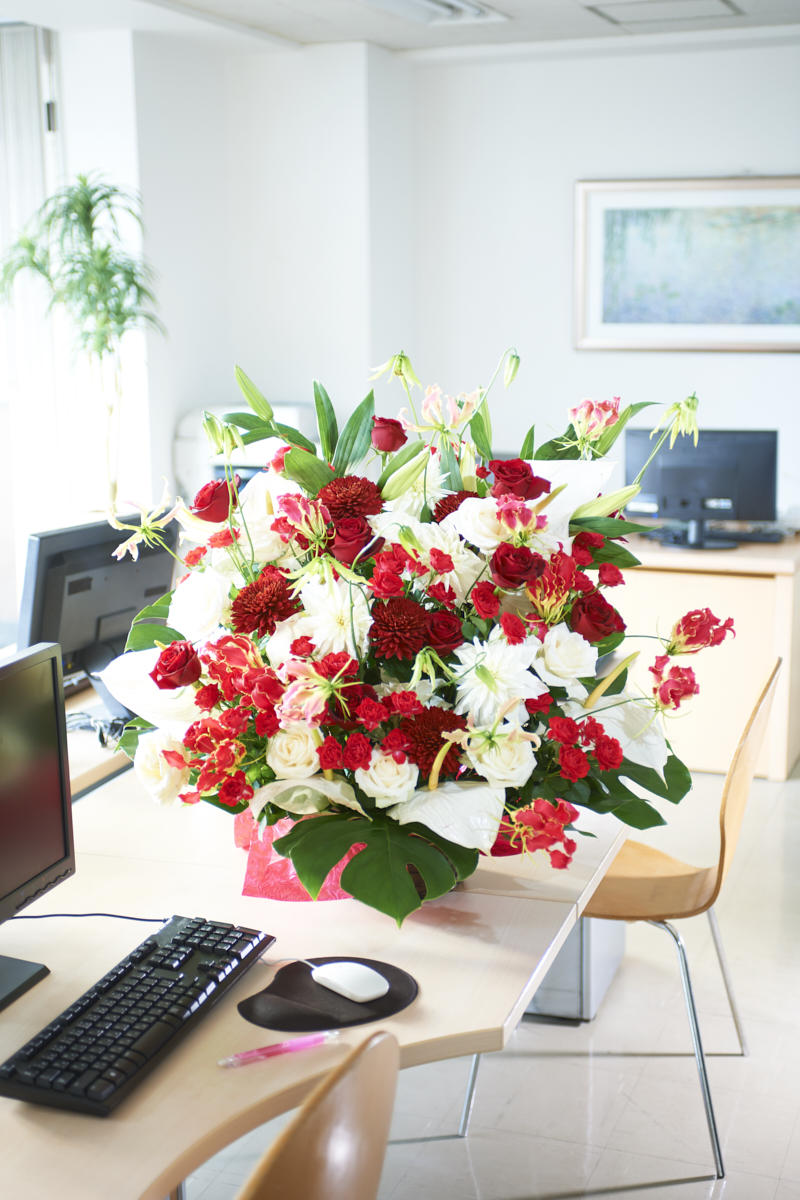 <p>お店やオフィス、自宅のどんな空間にもマッチするアレンジメントフラワーはビジネス用途、個人用途にもお薦めのお祝い花です。</p>