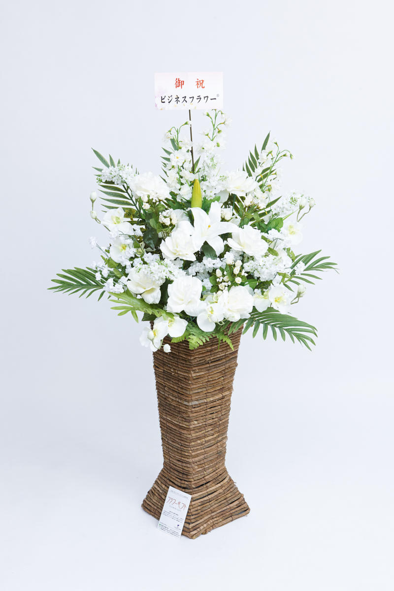 <p>造花アート・スタンド花　スクエアスタンドM（ホワイト系）には、無料で立札（立札）をお付けすることが可能です。</p>