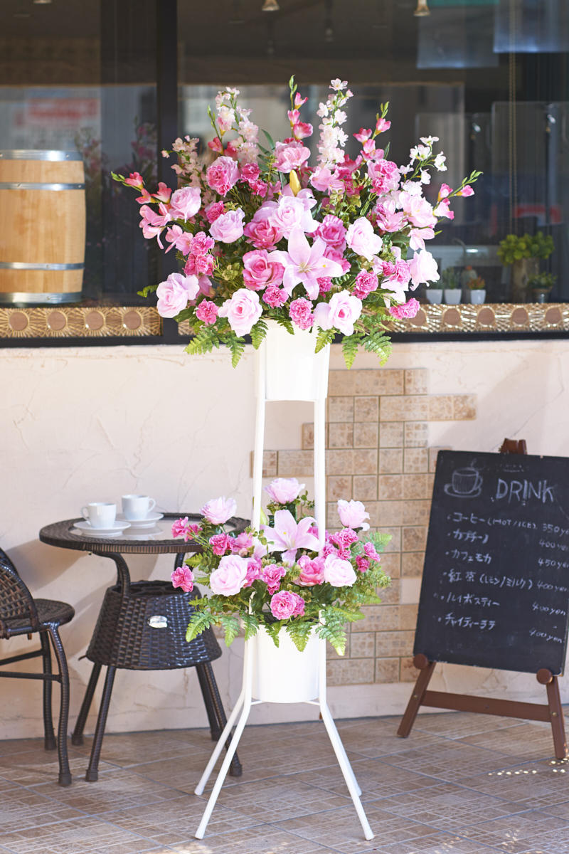 <p>開店祝い、開業祝い、リニューアル祝い、周年祝いにお薦めの造花アート・スタンド花　二段（ピンク系）</p>
