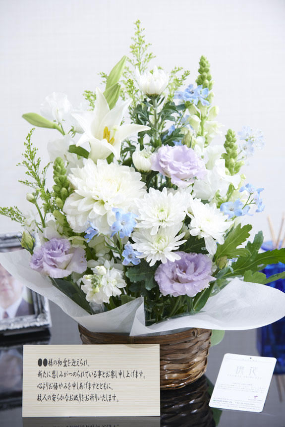 祝い花と供花の販売 ネットの花屋 ビジネスフラワー 供花アレンジメント 淡色ミックス グリーン ブルー系