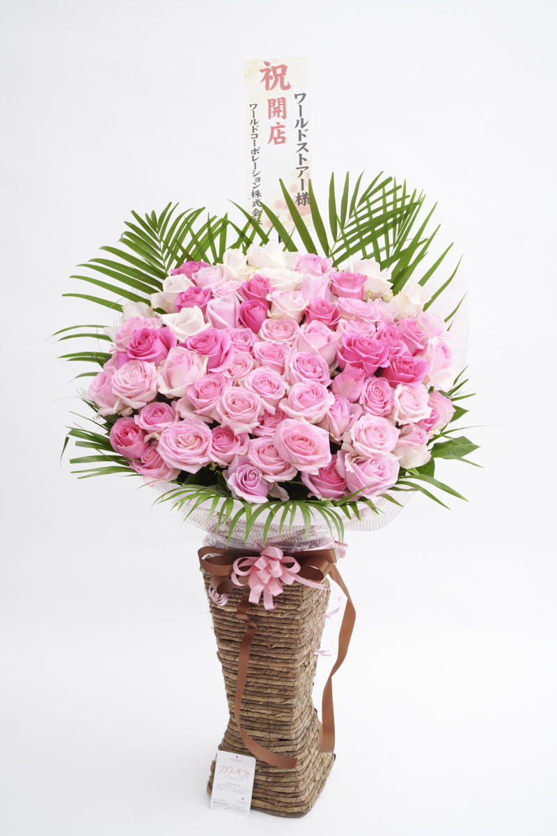 <p>高級薔薇のスクエア型スタンド花には、紙製の立札を無料でお付けすることができます。</p>