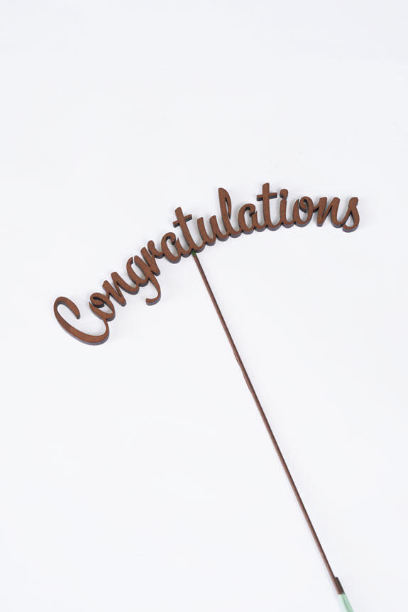 <p>「Congratulations」の文字型のメッセージ立札です。</p>