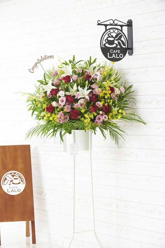 祝い花と供花の販売 ネットの花屋 ビジネスフラワー 配送地域限定 3d立体メッセージ札 Congratulations 文字型 付 スタンド花 一段おまかせ 1 5万円コース規格 祝い花と供花の販売 ネットの花屋 ビジネスフラワー 配送地域限定 3d立体メッセージ札 Congratulations 文字型 付 スタンド花 一段おまかせ 1 5万円コース規格