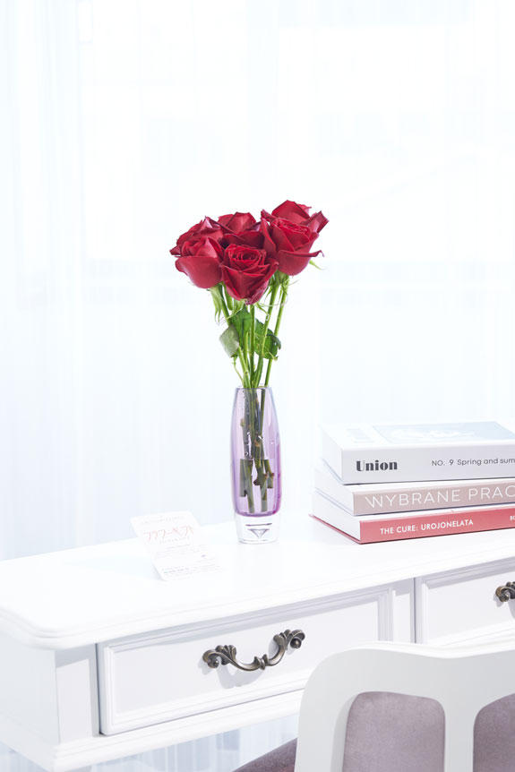 祝い花と供花の販売 ネットの花屋 ビジネスフラワー 花瓶フラワー フラワーベース 丸シリンダー 紫 赤バラ7本