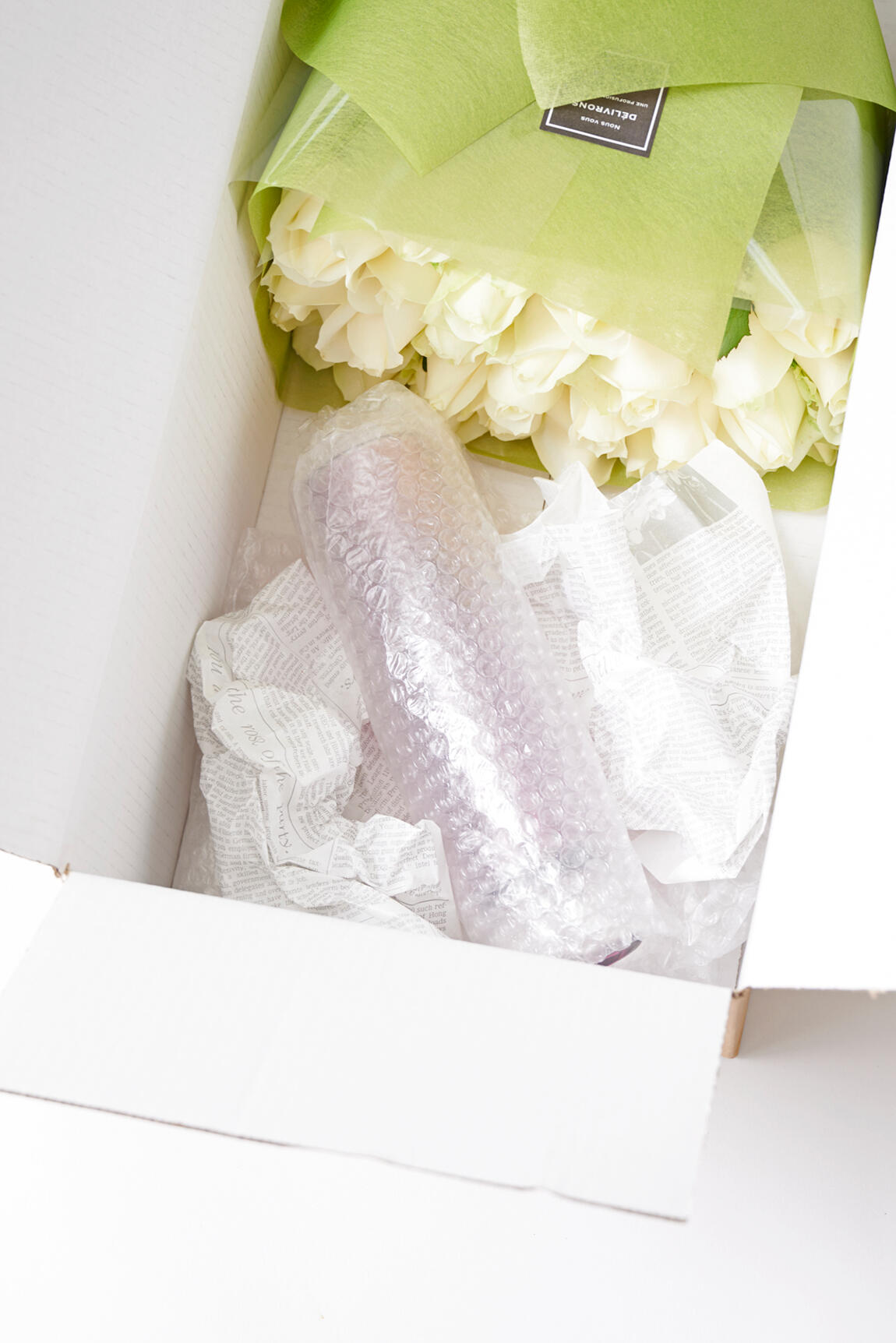 <p>安心の厳重梱包で花瓶花（フラワーベース）をお届けします。</p>