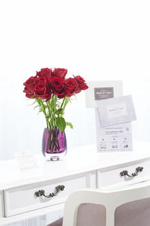 ［オンラインギフト（ゴールドコース）セット］花瓶フラワー・フラワーベース　オーバル（紫）　赤バラ12本
