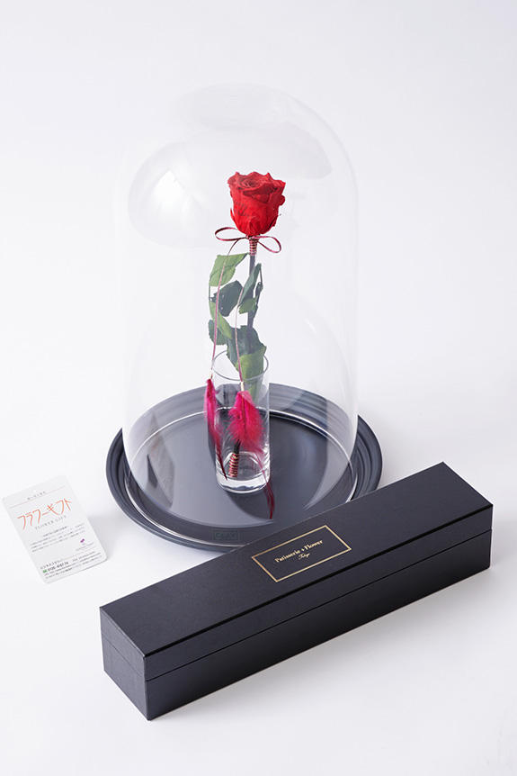 <p>バラのプリザーブドフラワーは、シックな専用BOXに入って届きます。誕生日、結婚記念日、長寿、退職祝いなどのプレゼントとしてお薦めです。</p>