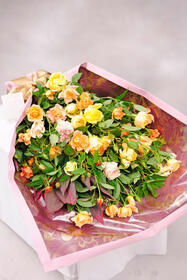 <center>オリジナル品種多数！<br>バラ農園から直送のブーケ</center><center>33,000円(税込)</center>