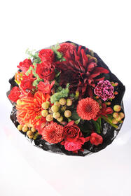 <center>存在感溢れるデザイン<br>スタイリッシュな花束</center><center>11,000円(税込)</center>