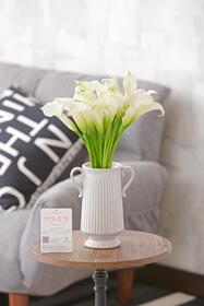 <center>ホワイトカラーの花束と<br>花瓶がセットですぐ飾れる！</center><center>14,300円(税込)</center>