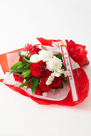 <center>名入れリボンつき！<br>紅白のスタイリッシュ花束</center><center>16,500円(税込)</center>