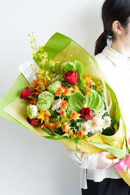 <center>お届け先近くの生花店より配送！<br>お花おまかせの大きな花束</center><center>11,000円(税込)</center>