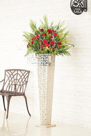 <center>美術展や開店祝いなど<br>冬を演出するスタンド花</center><center>22,000円(税込)</center>
