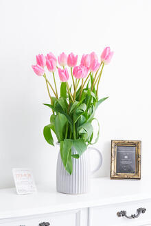 花瓶フラワー・フラワーベース　アンティークジャグ（シングル/大）　チューリップ（ピンク系）15本の花束