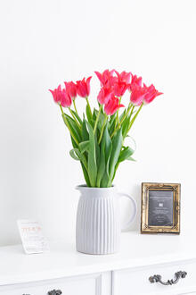 花瓶フラワー・フラワーベース　アンティークジャグ（シングル/大）　チューリップ（赤系）15本の花束