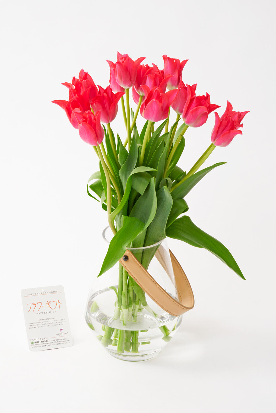 <p>花瓶付きのチューリップの花束は、1月から3月の結婚祝い、昇進祝い、退職される方へのお祝い花としてはもちろん、春の開店祝い、移転祝いなどの贈答花としてもおすすめしたい花ギフトです。</p>