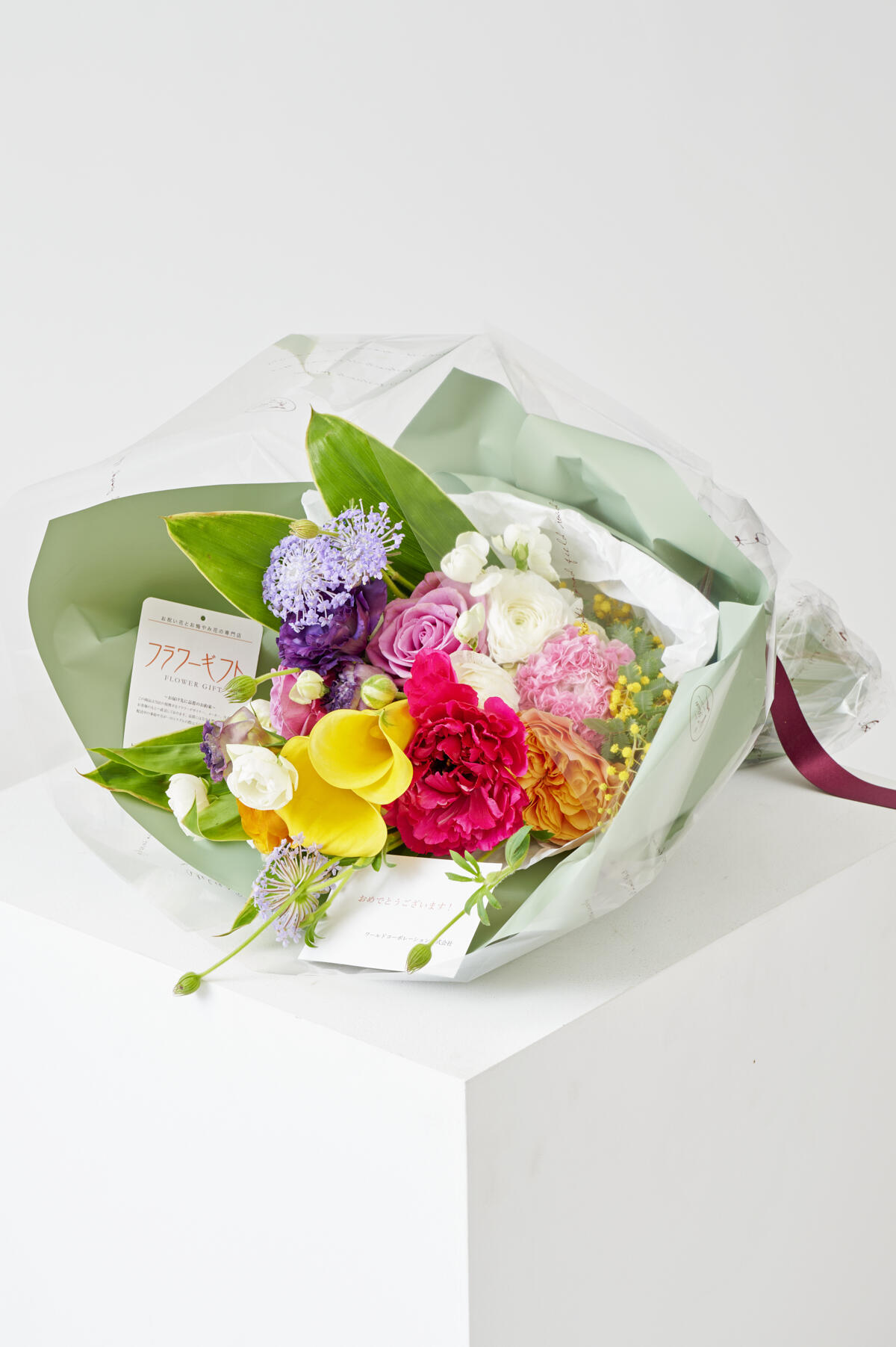<p>お祝い花の通販サイトビジネスフラワーでは、無料でメッセージカードをお付けできます。</p>