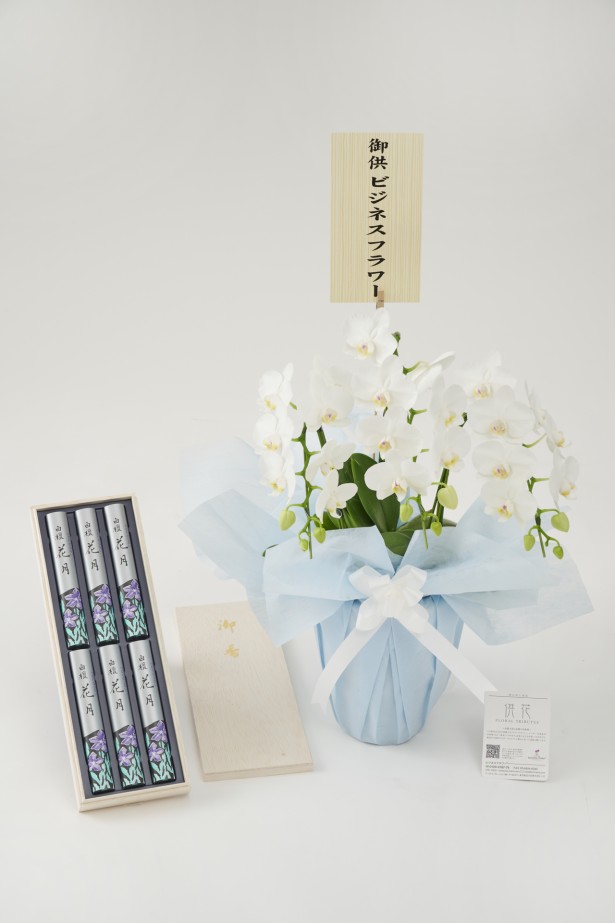 <p>全国（一部地域を除く）へ配送いたしますので、遠く離れた方や直接お会いすることができない方へのお盆や法事、法要、年忌法要（一周忌、三回忌など）のフラワーギフトにもお薦めです。</p>