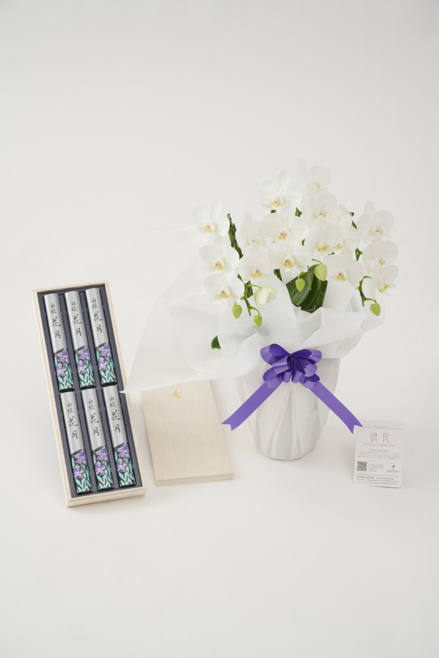 <p>ご自宅に飾る日頃の仏壇用花としては勿論、ご自宅葬などへお式前日までにお届けすることもできます。</p>