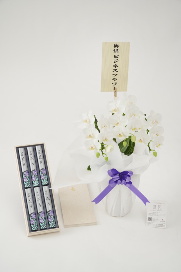 <p>全国（一部地域を除く）へ配送いたしますので、遠く離れた方や直接お会いすることができない方へのお盆や法事、法要、年忌法要（一周忌、三回忌など）のフラワーギフトにもお薦めです。</p>