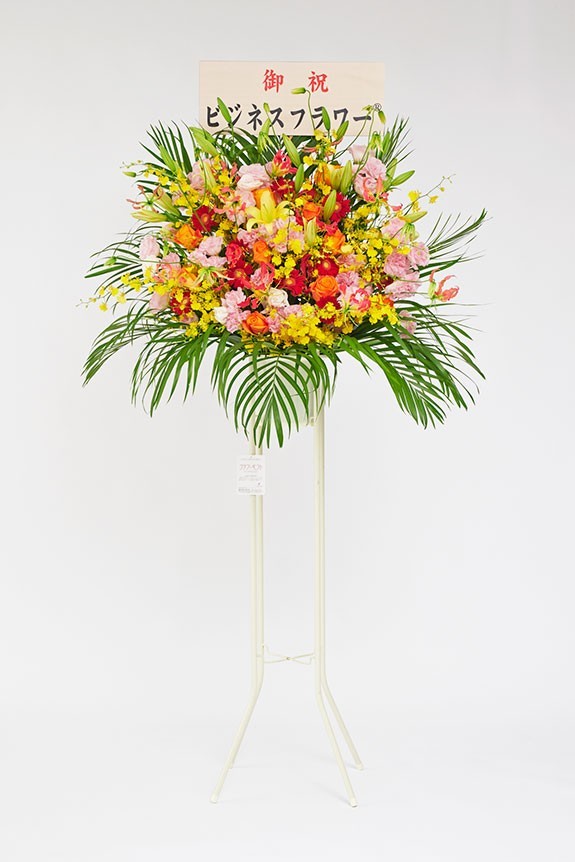 <p>完全おまかせスタンド花（一段）には、立札を無料でお付けすることができます。</p>