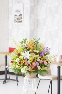 完全おまかせのアレンジメントフラワーです。内容に関する指定、希望は一切承ることができません。