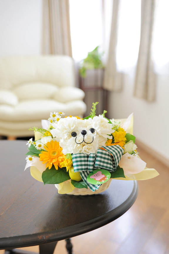 とってもキュートなクマちゃんのフラワーアレンジメント「ハナクマ」シリーズです。